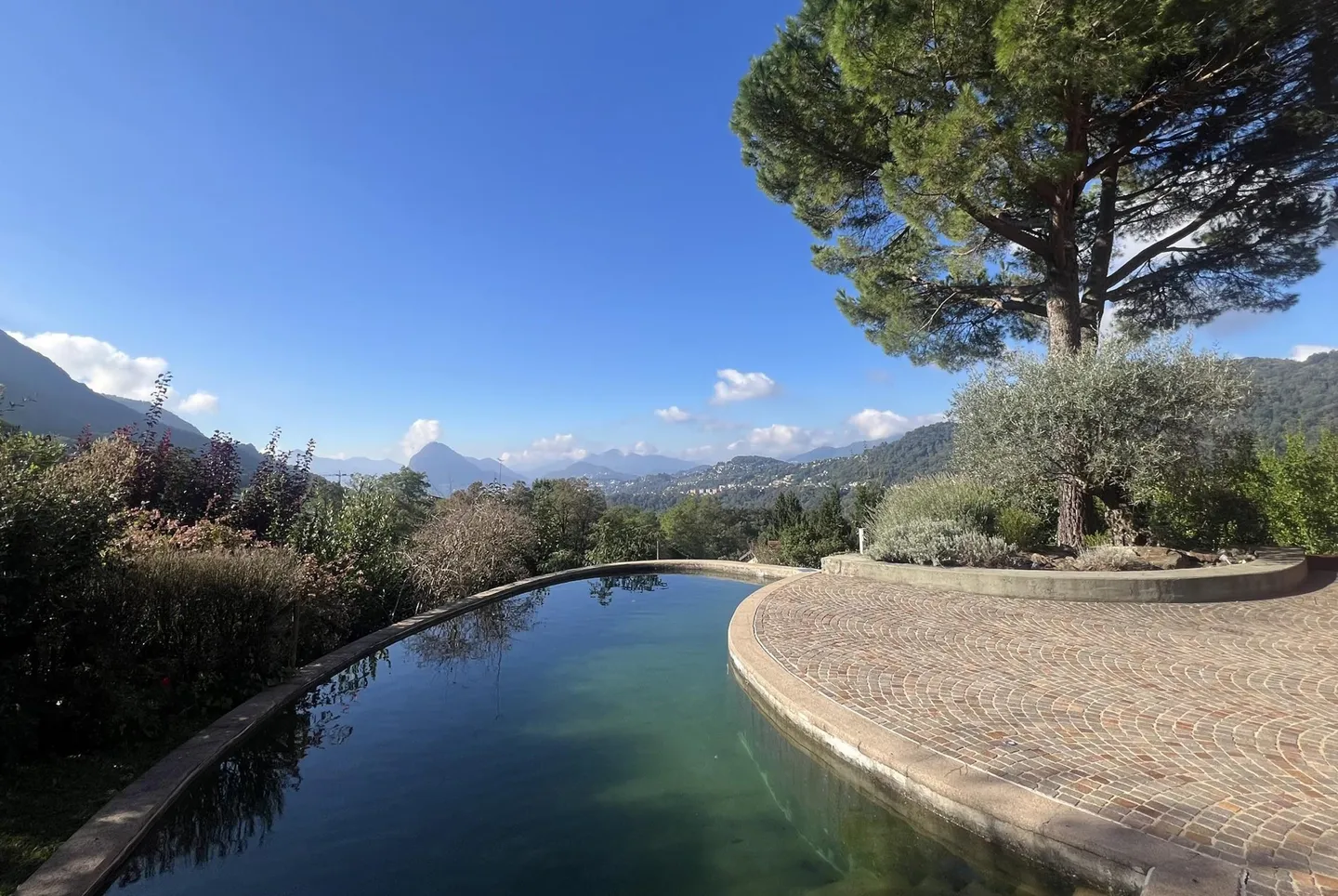 Exclusive Villa 6.5 with Pool and Panoramic View in Cadro - Photo 9 of 13