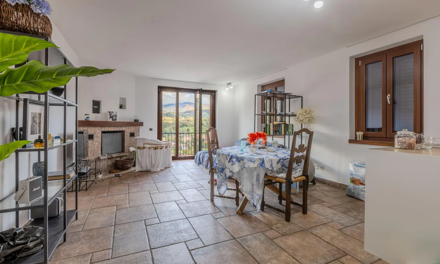 VILLA 4.5 ROOMS WITH INDEPENDENT STUDIO IN TORRICELLA - Photo 1 of 9