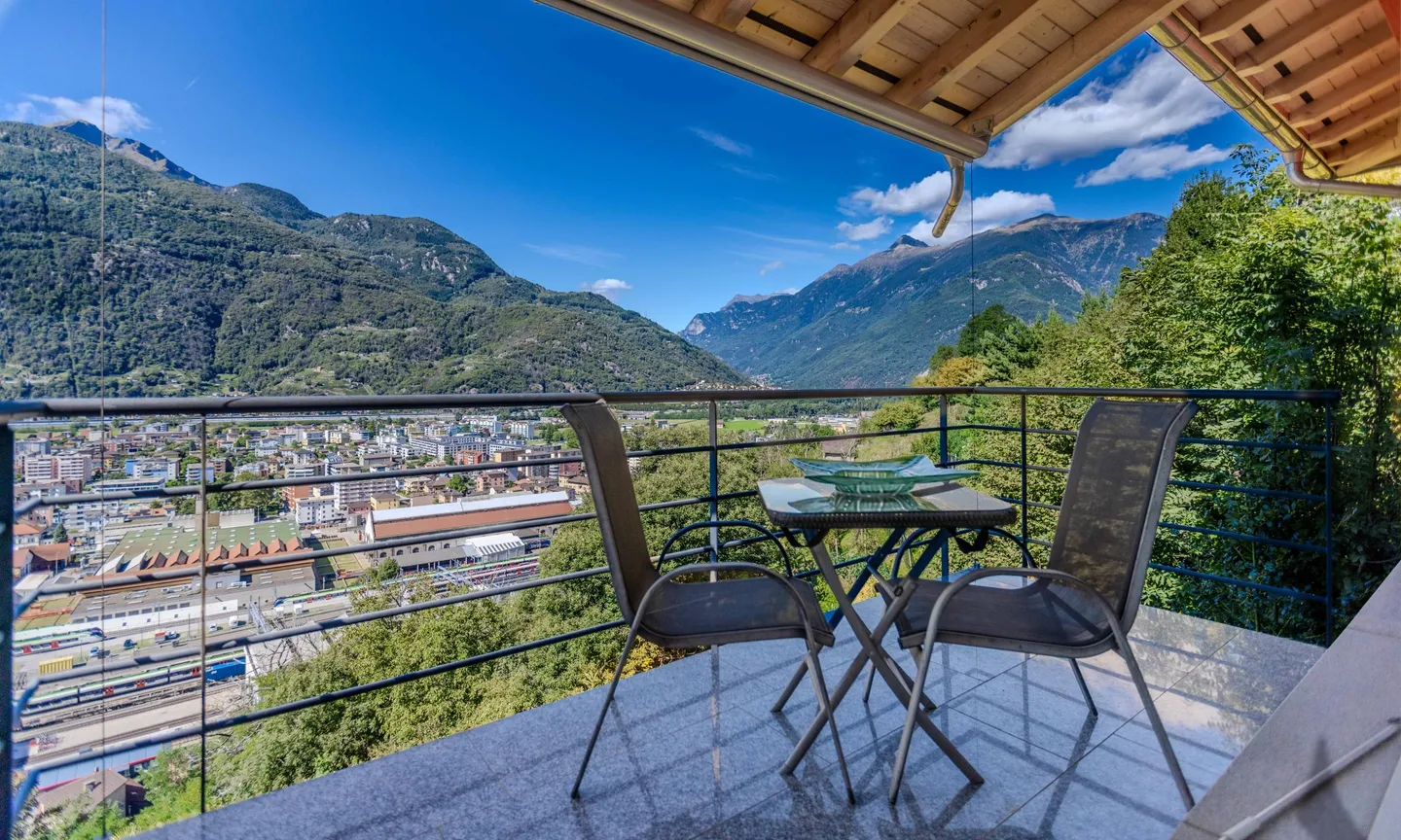 Charming Expandable Villa 4.5 Rooms in Bellinzona-Daro - Photo 1 of 9