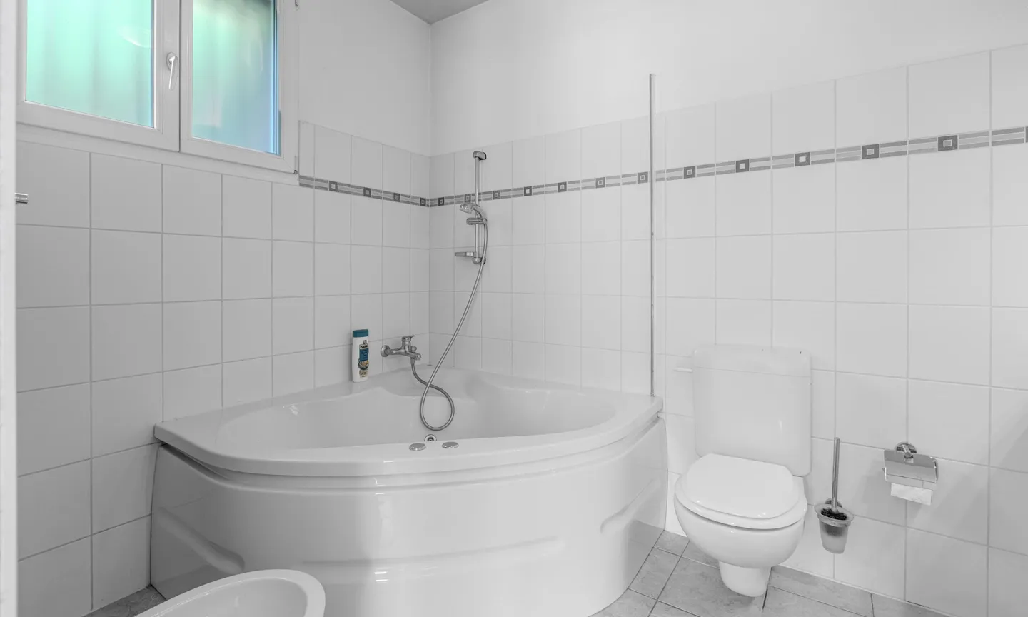 MAISON LUMINEUSE 4.5 DANS LE VERT AVEC VUE SUR BELLINZONA-DARO - Photo 8 sur 9