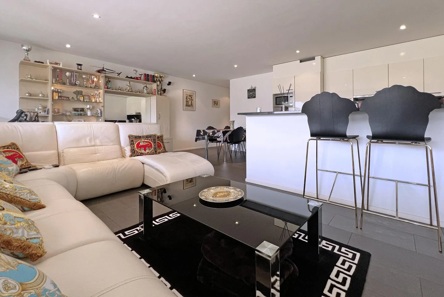 MODERNE ET SPACIEUSE 3.5 PIÈCES AVEC PISCINE À CADRO - Photo 2 sur 10