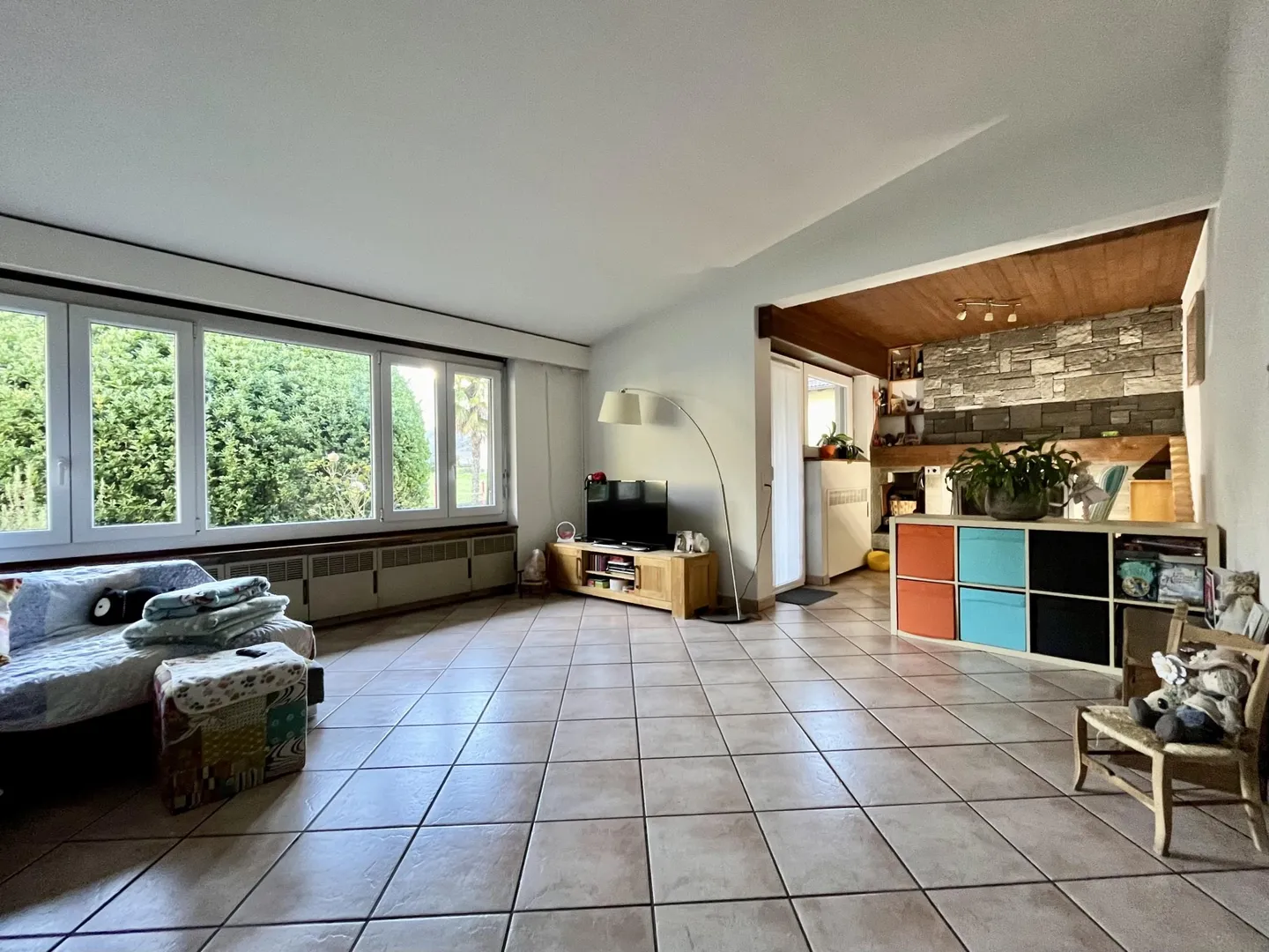 BRIGHT VILLA WITH 6 ROOMS, GROTTO, AND GARDEN IN GNOSCA - Photo 5 of 10