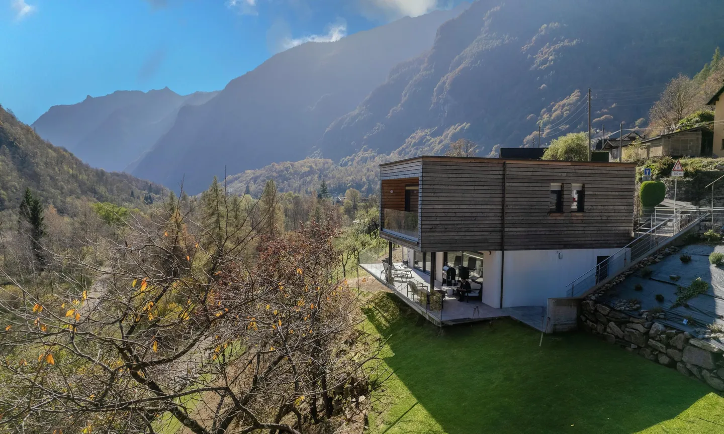 SPEKTAKULÄRE NEUE VILLA MIT 5,5 ZIMMERN IN BRIONE IN VAL VERZASCA - Foto 6 von 9