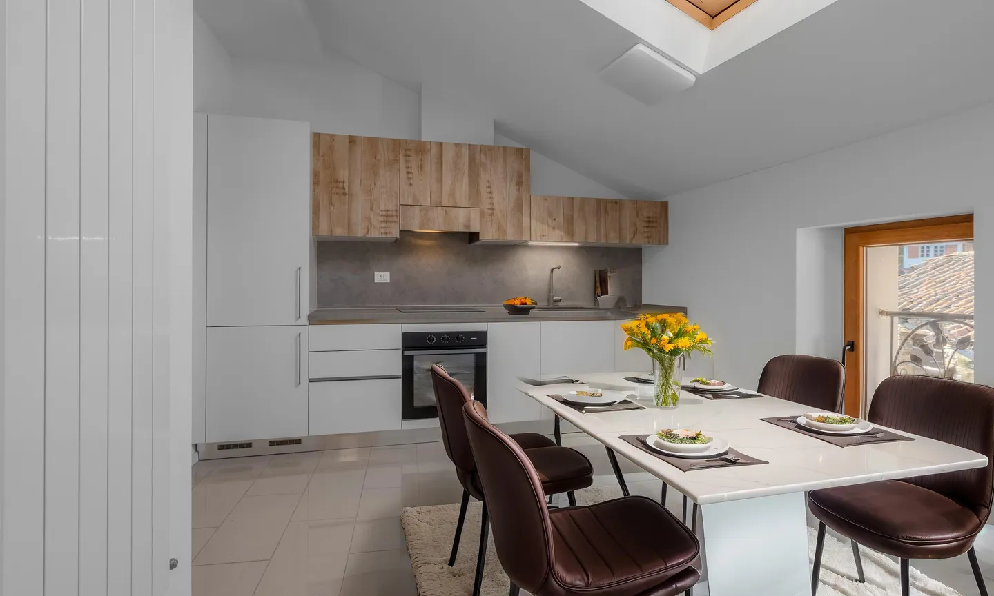 RESTRUCTURED FOUR-ROOM APARTMENT ON THE TOP FLOOR IN SIGIRINO - Photo 3 of 9