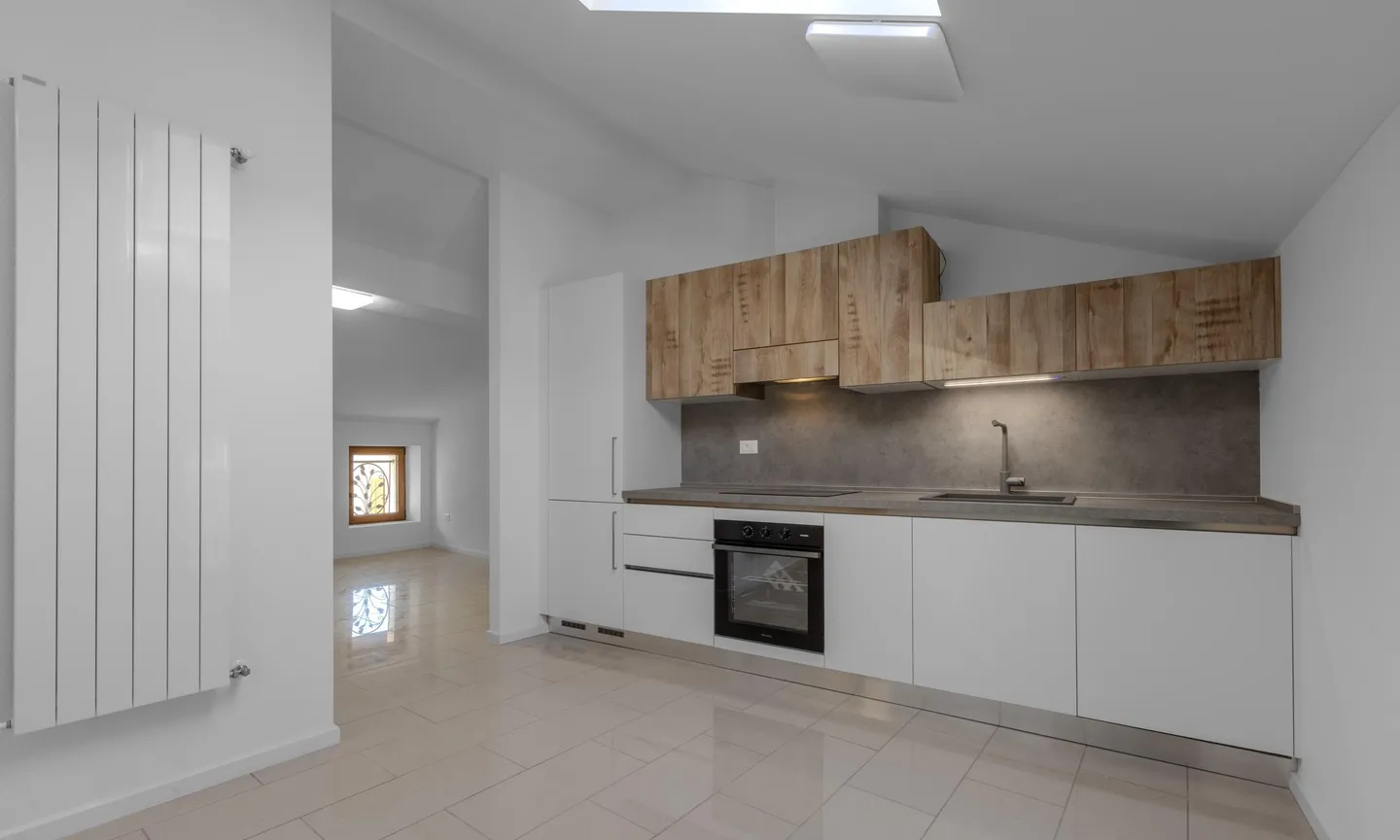 GERÄUMIGE 4 ZIMMER RENOVIERT IM OBEREN STOCK IN SIGIRINO - Foto 4 von 9