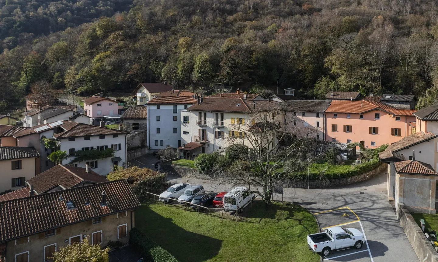RESTRUCTURED FOUR-ROOM APARTMENT ON THE TOP FLOOR IN SIGIRINO - Photo 9 of 9