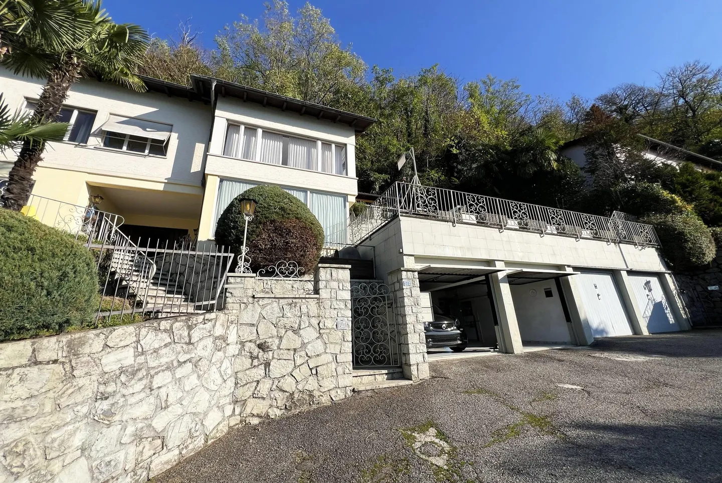 INCANTEVOLE VILLA 6.5 LOC. VISTA LAGO CON PISCINA A BISSONE - Foto 2 di 11