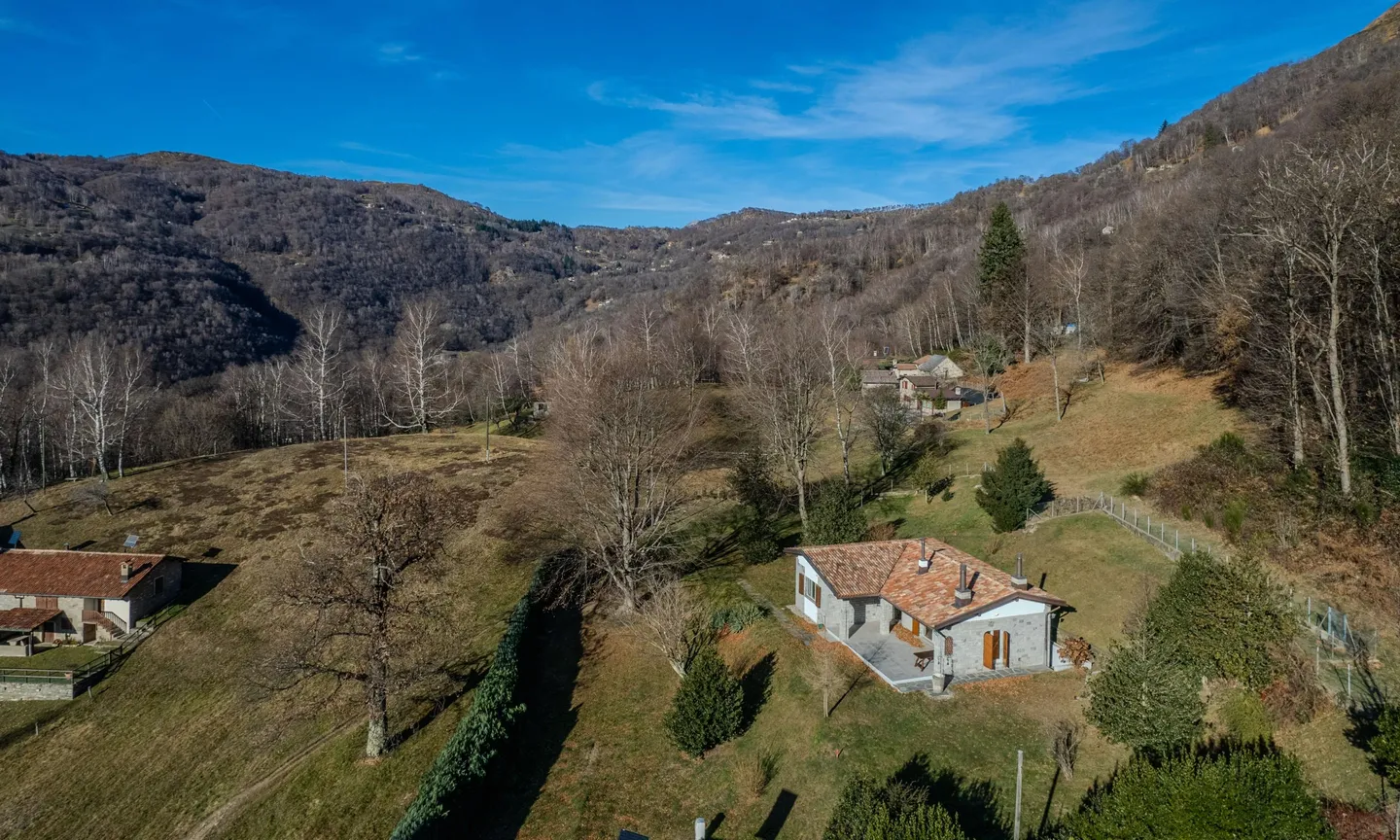 STUPENDA CASA DI MONTAGNA 3.5 LOCALI CON GIARDINO A LOPAGNO - Foto 8 di 10