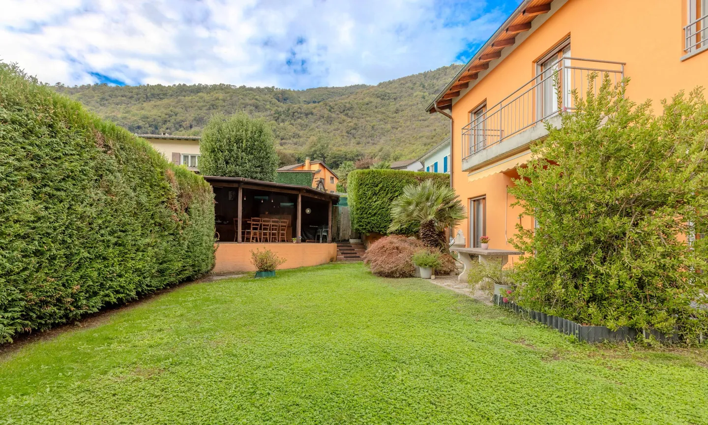 BELLE MAISON 6.5 AVEC GROTTE ET JARDIN À RIVA SAN VITALE - Photo 1 sur 9