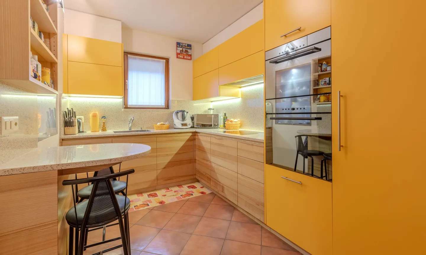 CASA 6.5 LOCALI CON GIARDINO E GROTTINO A RIVA SAN VITALE - Foto 6 di 9