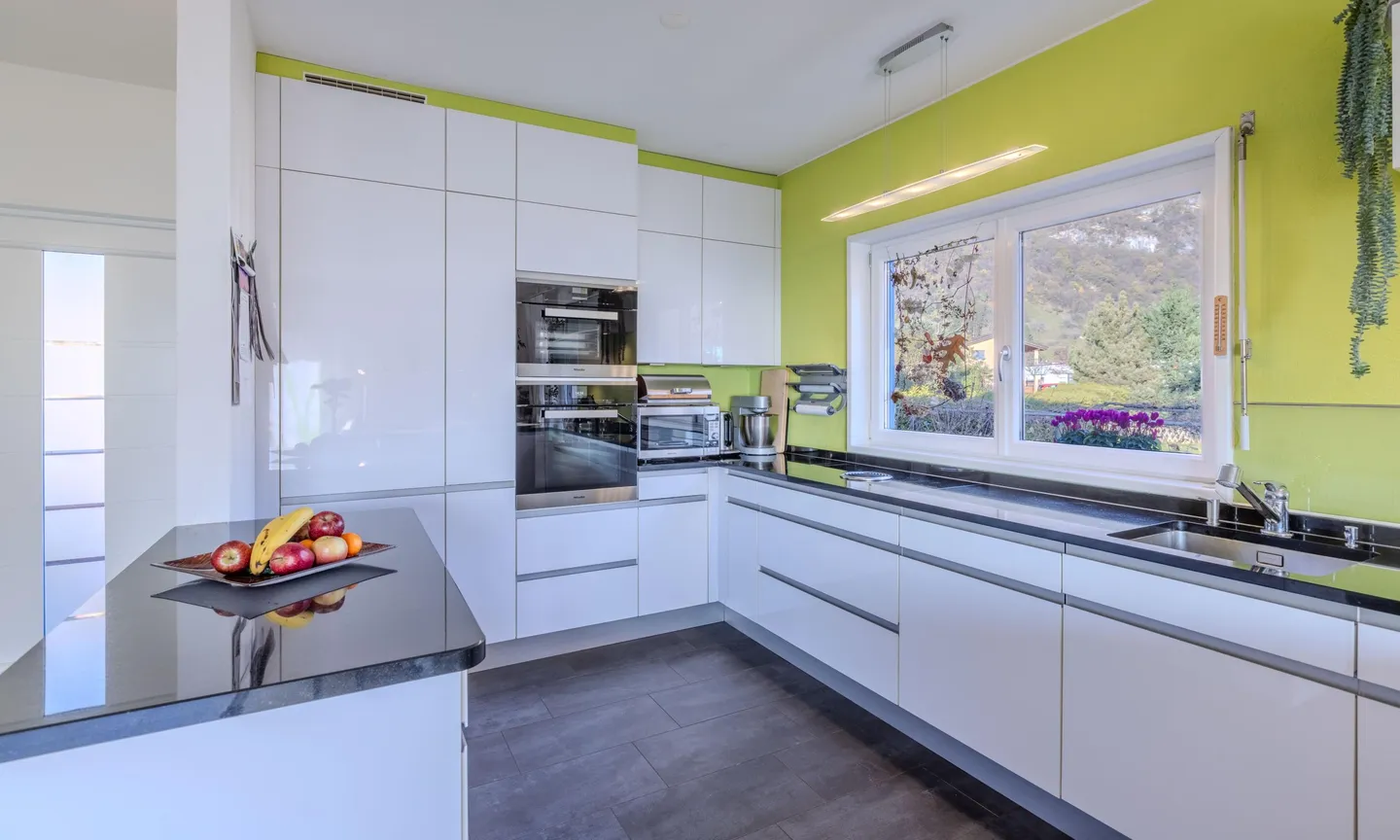 STUNNING VILLA 7.5 WITH POOL AND POND IN AROGNO - Photo 1 of 12