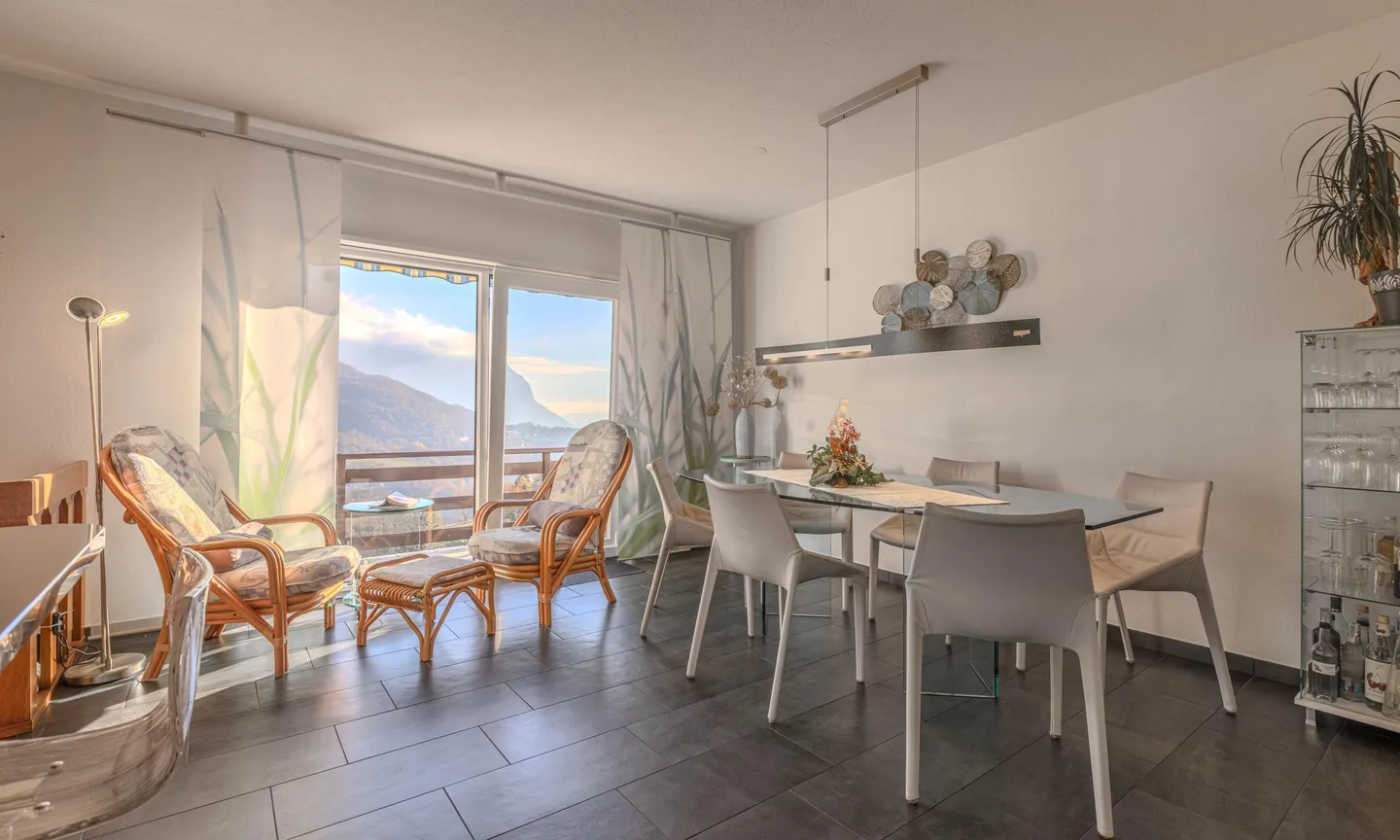 INCANTEVOLE VILLA 7.5 LOC. CON PISCINA E LAGHETTO AD AROGNO - Foto 3 di 9