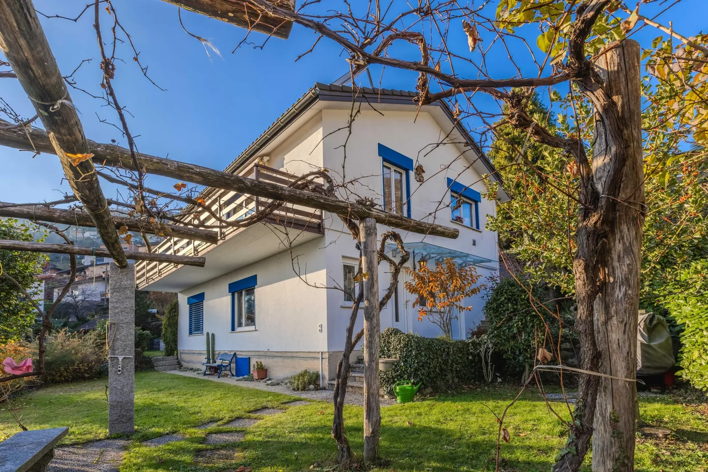 INCANTEVOLE VILLA 7.5 LOC. CON PISCINA E LAGHETTO AD AROGNO - Foto 7 di 9