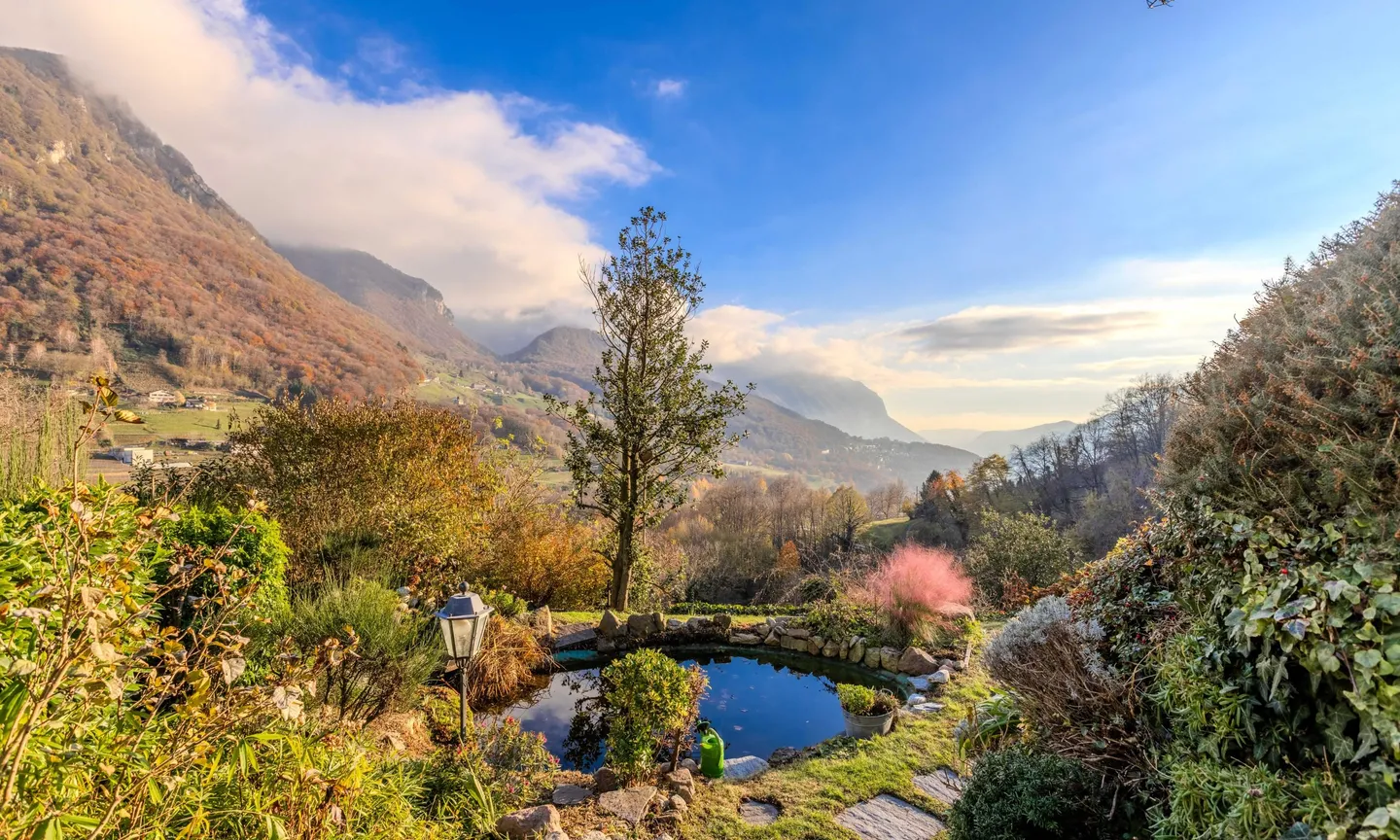 STUNNING VILLA 7.5 WITH POOL AND POND IN AROGNO - Photo 10 of 12