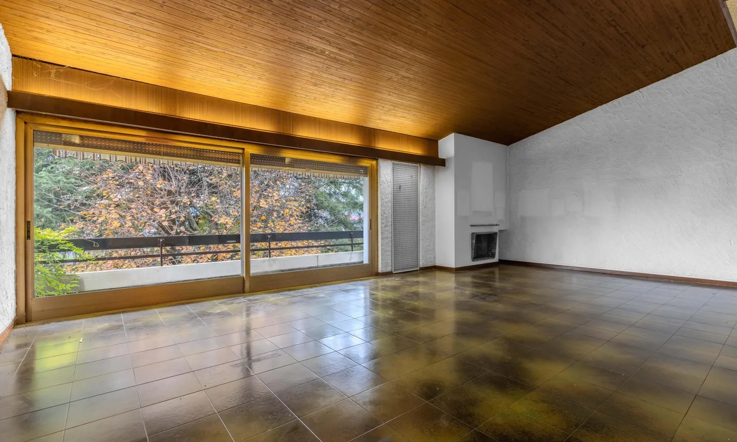 VILLA CON TERRENO R3 E PROGETTO PER 4 APPARTAMENTI A BALERNA - Foto 5 di 11