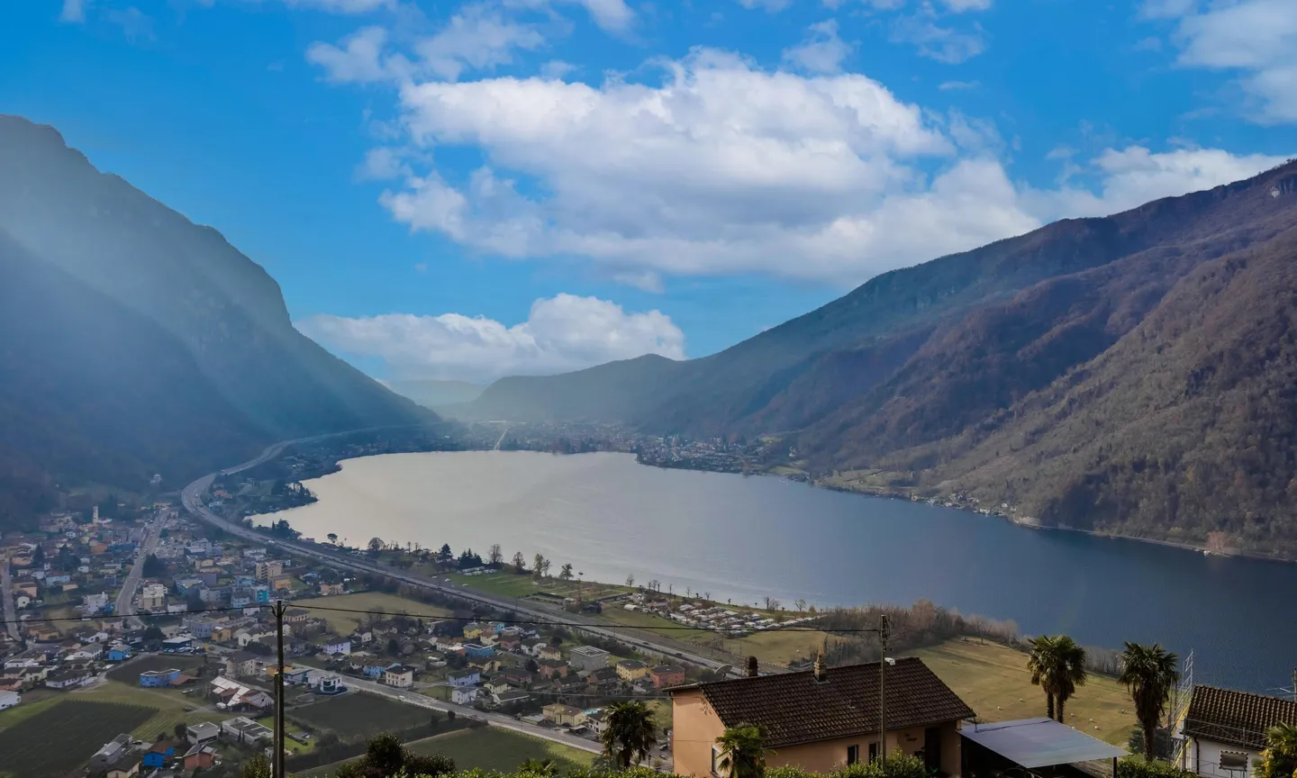 BELLISSIMO 2.5 LOCALI VISTA LAGO CON TERRAZZA A ROVIO - Foto 5 di 9