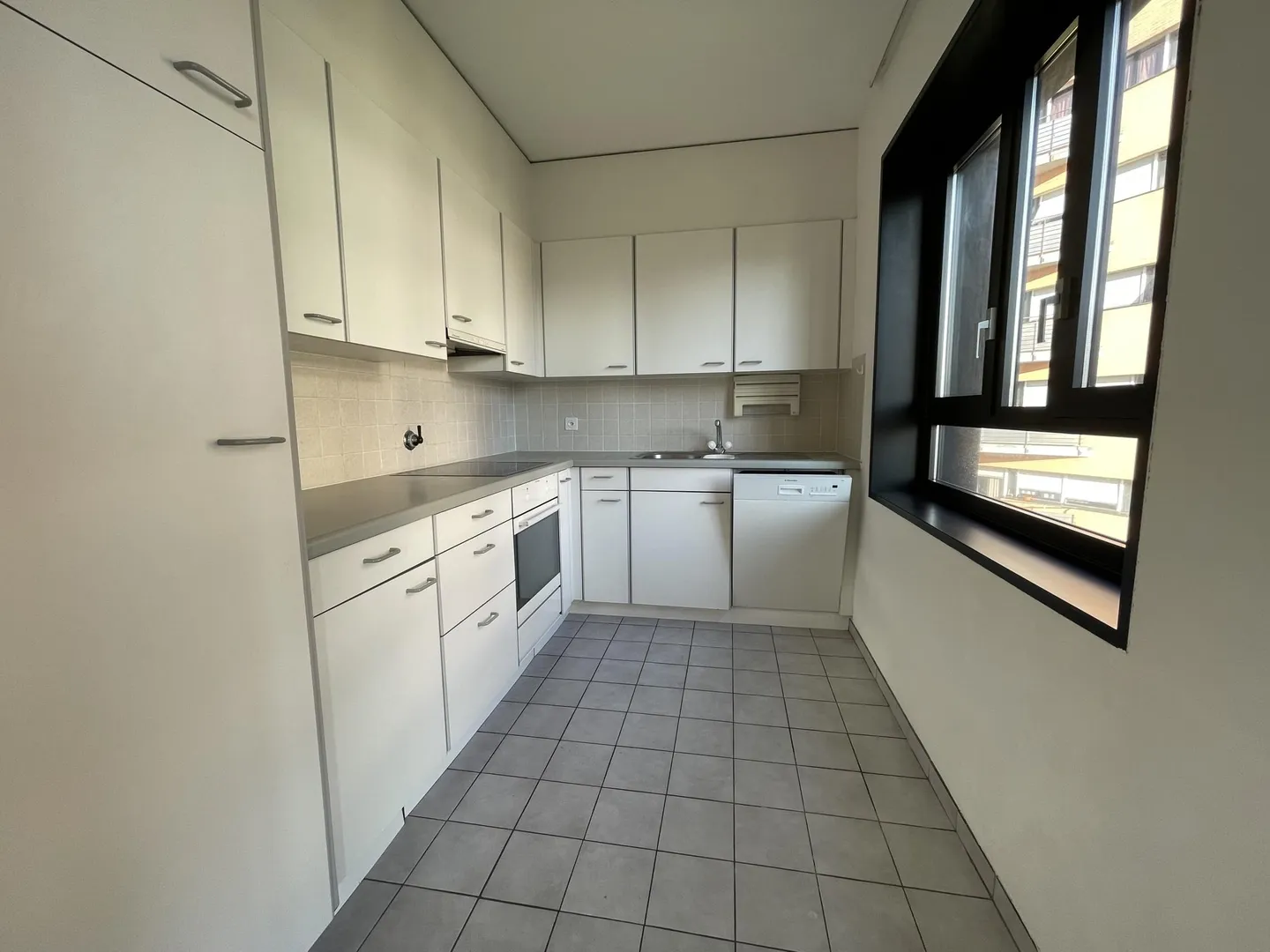 HELLER 3.5-ZIMMER-APARTMENT VON 90 MQ IN BALERNA - Foto 5 von 9