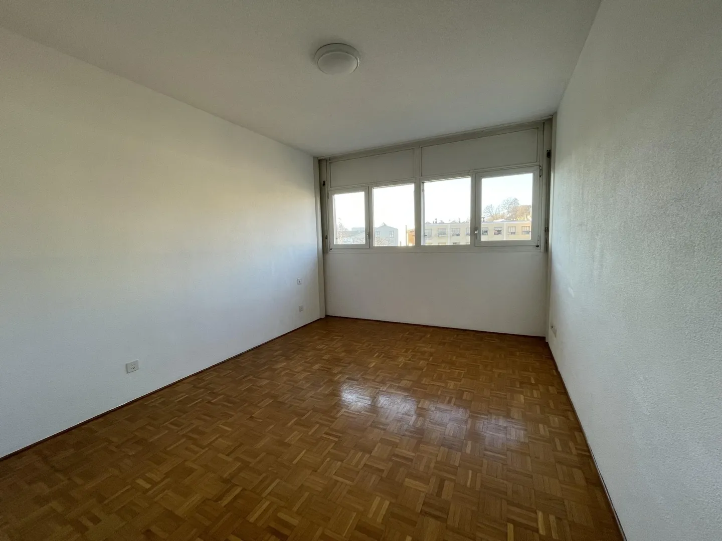 HELLER 3.5-ZIMMER-APARTMENT VON 90 MQ IN BALERNA - Foto 6 von 9