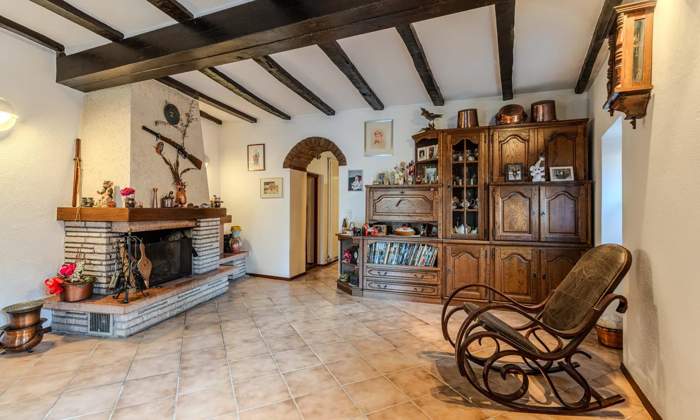 BEAUTIFUL HOUSE 4.5 ROOMS IN CABBIO IN VALLEY OF MUGGIO - Photo 2 of 9