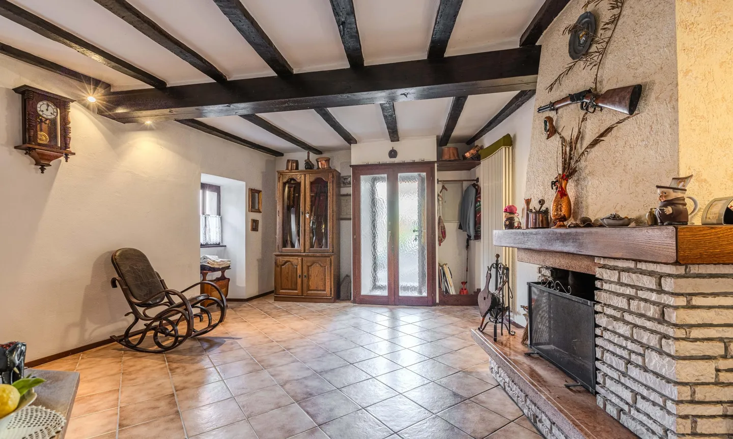 BEAUTIFUL HOUSE 4.5 ROOMS IN CABBIO IN VALLEY OF MUGGIO - Photo 1 of 9