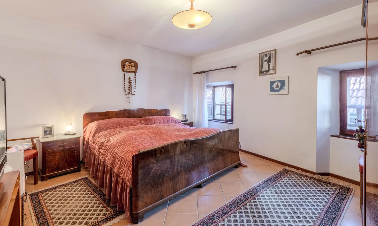 BEAUTIFUL HOUSE 4.5 ROOMS IN CABBIO IN VALLEY OF MUGGIO - Photo 4 of 9