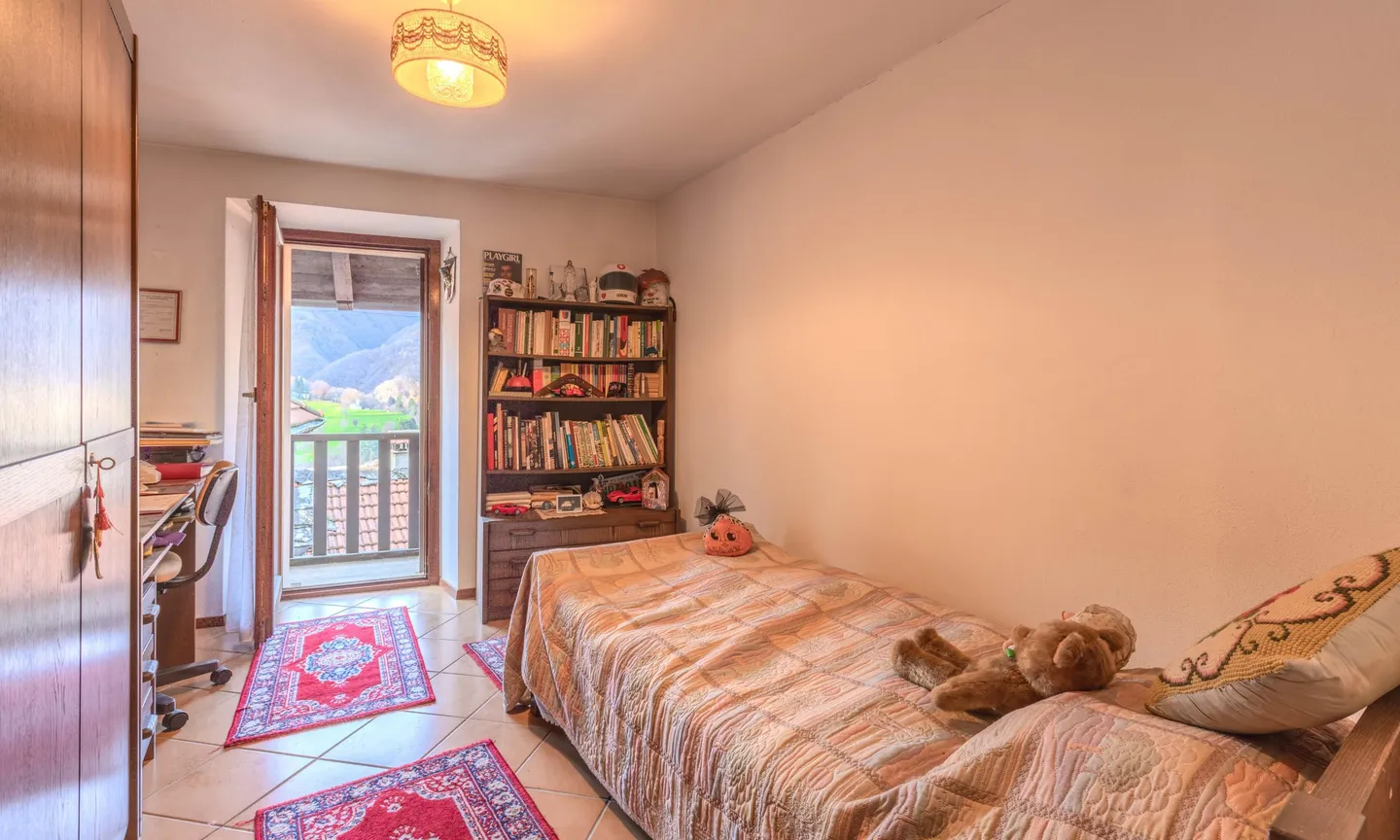 BEAUTIFUL HOUSE 4.5 ROOMS IN CABBIO IN VALLEY OF MUGGIO - Photo 5 of 9