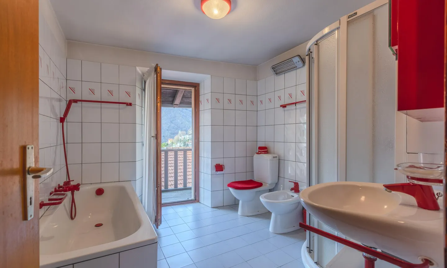 BEAUTIFUL HOUSE 4.5 ROOMS IN CABBIO IN VALLEY OF MUGGIO - Photo 6 of 9