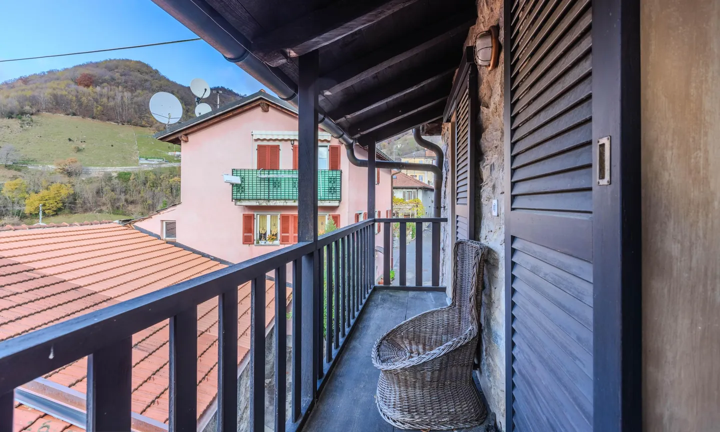 BEAUTIFUL HOUSE 4.5 ROOMS IN CABBIO IN VALLEY OF MUGGIO - Photo 7 of 9