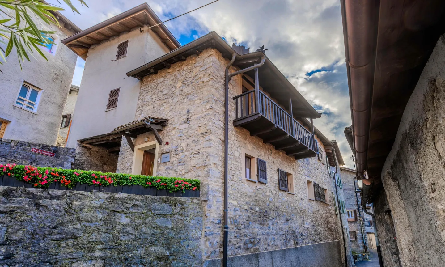 BEAUTIFUL HOUSE 4.5 ROOMS IN CABBIO IN VALLEY OF MUGGIO - Photo 9 of 9