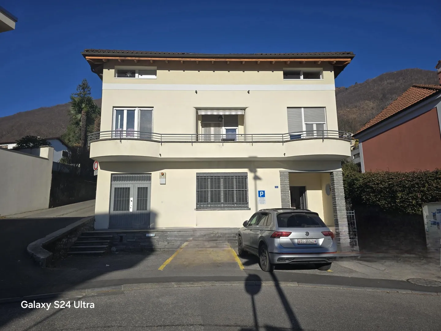 AFFARE - PALAZZINA DI 3 PIANI A REDDITO + POSTEGGI A LOCARNO - Foto 1 di 10