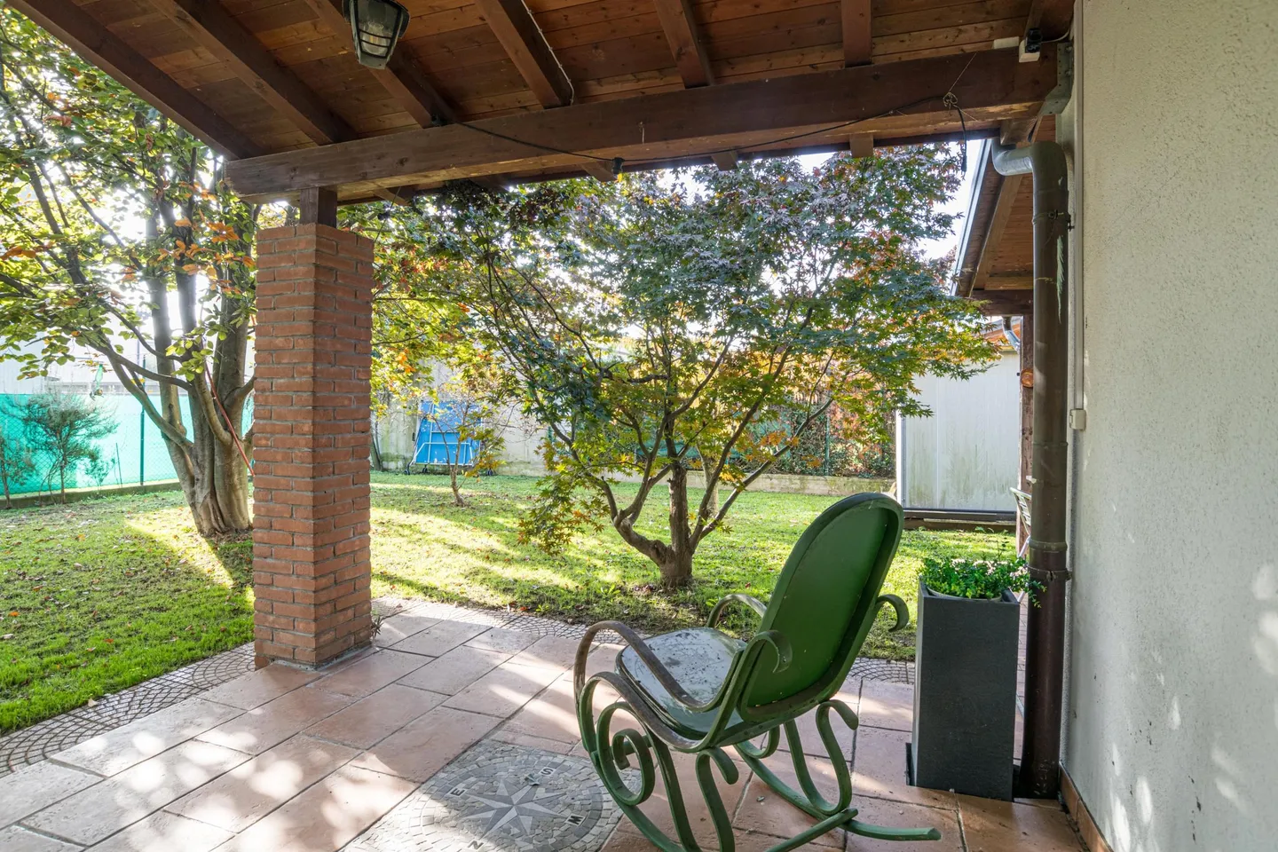VILLA WITH 5.5 ROOMS AND CHARMING GARDEN IN LIGORNETTO - Photo 3 of 9
