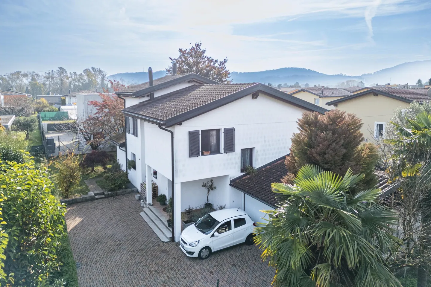 VILLA WITH 5.5 ROOMS AND CHARMING GARDEN IN LIGORNETTO - Photo 9 of 9