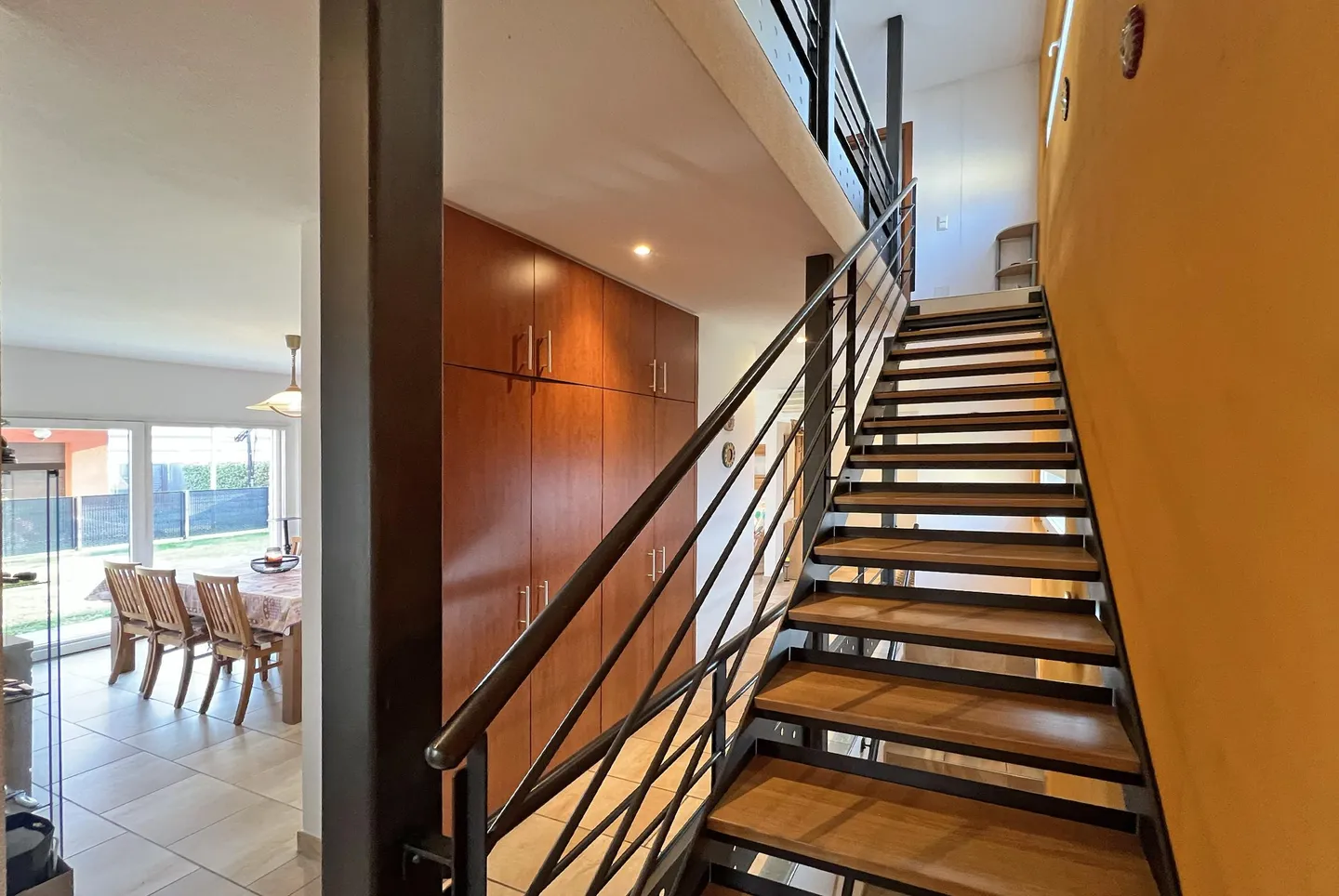 GERÄUMIGE VILLA 5.5 ZIMMER MIT KAMIN UND GARTEN IN BESAZIO - Foto 6 von 12