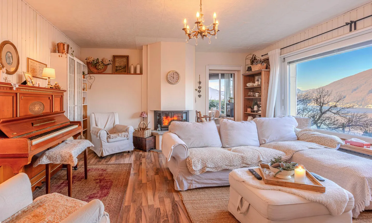 GRANDE CASA DI 7.5 LOCALI VISTA LAGO A BISSONE - Foto 1 di 9