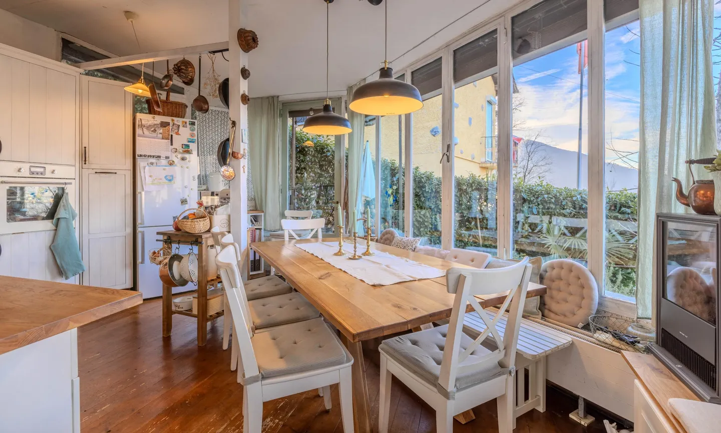 GRANDE CASA DI 7.5 LOCALI VISTA LAGO A BISSONE - Foto 2 di 9