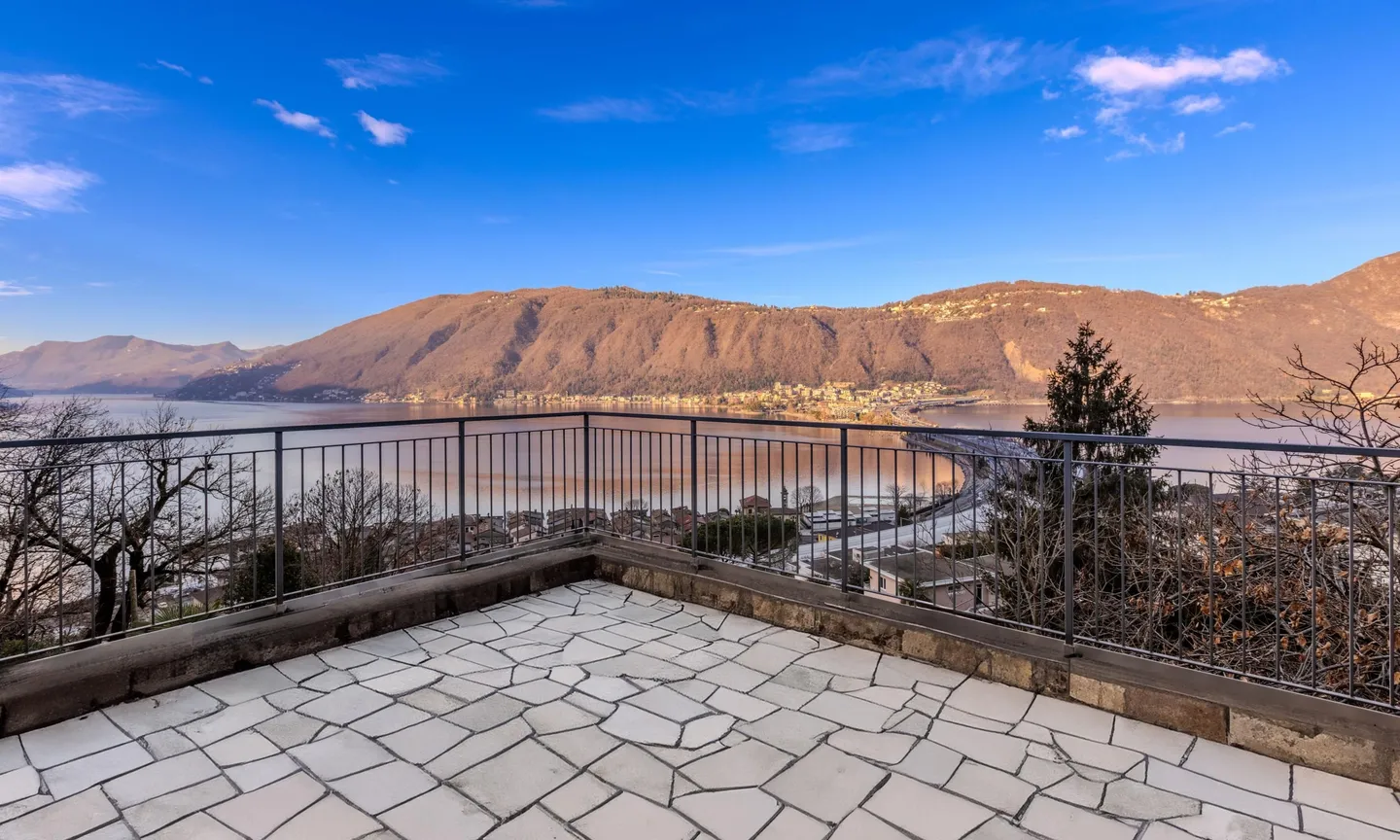 GRANDE CASA DI 7.5 LOCALI VISTA LAGO A BISSONE - Foto 6 di 9