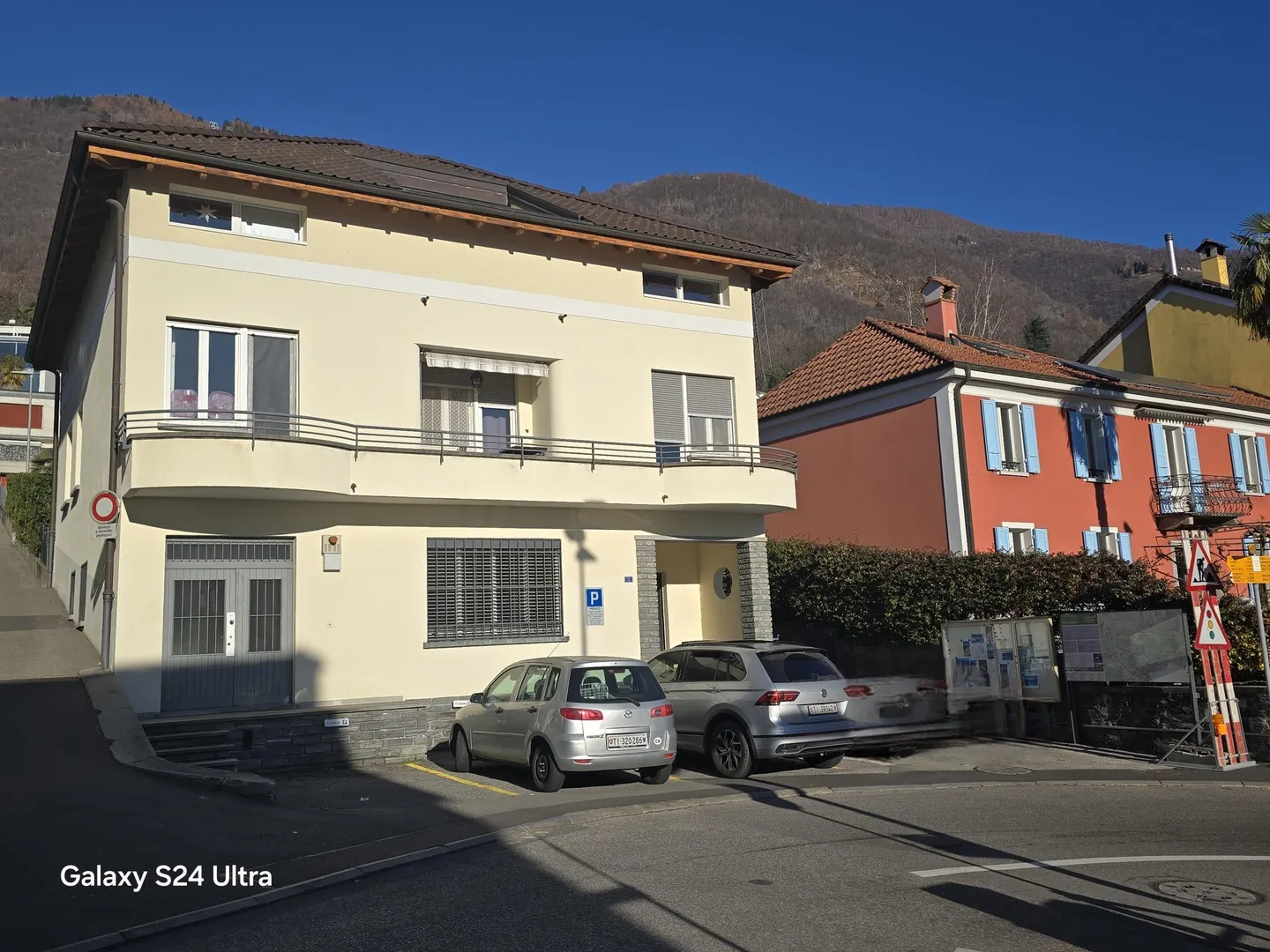 OCCASIONE - CASA BIFAMILIARE 7.5 CON AMPIO UFFICIO A LOCARNO - Foto 8 di 9
