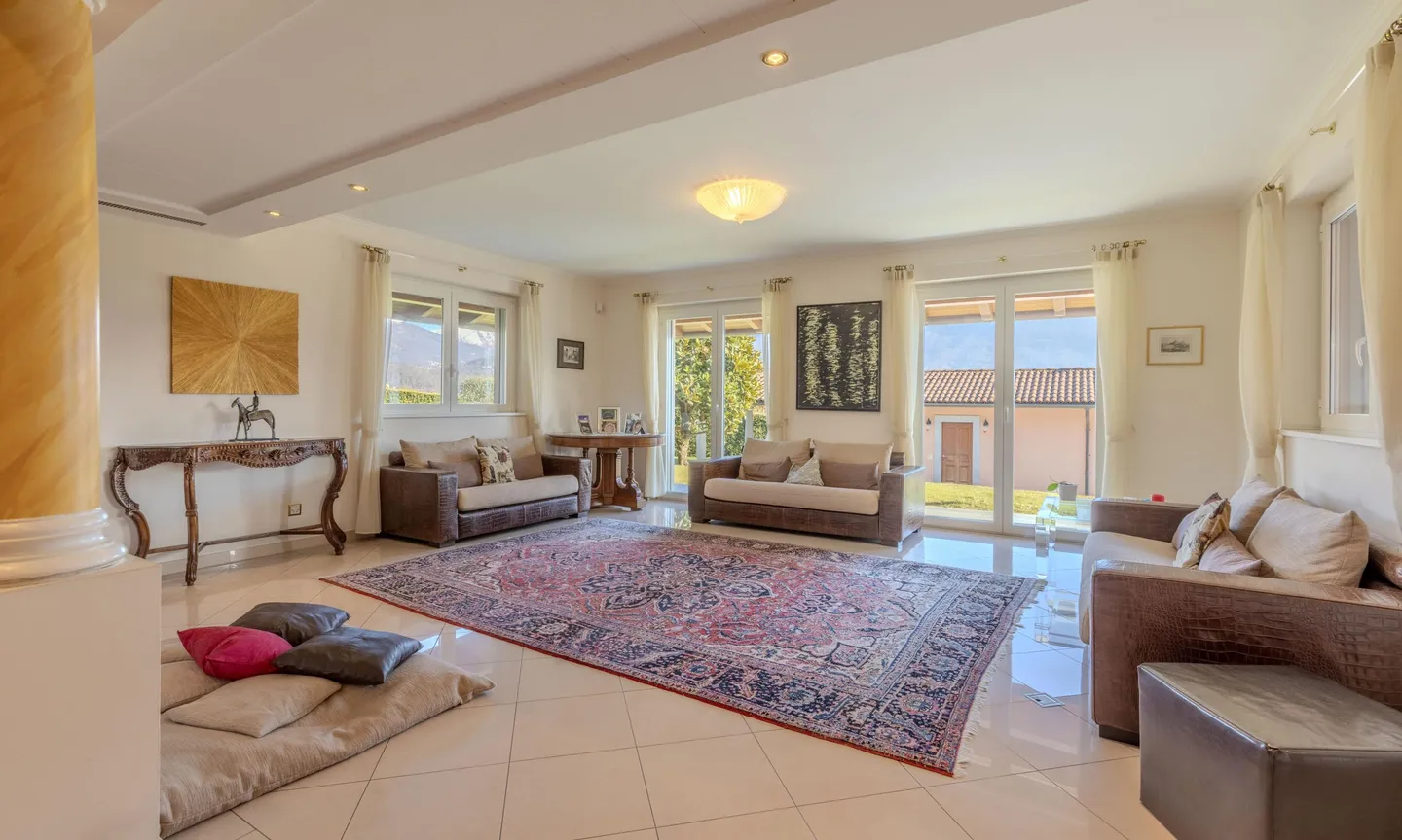 EXKLUSIVE VILLA MIT 8 ZIMMERN, POOL UND DEPENDANCE IN MANNO - Foto 5 von 9