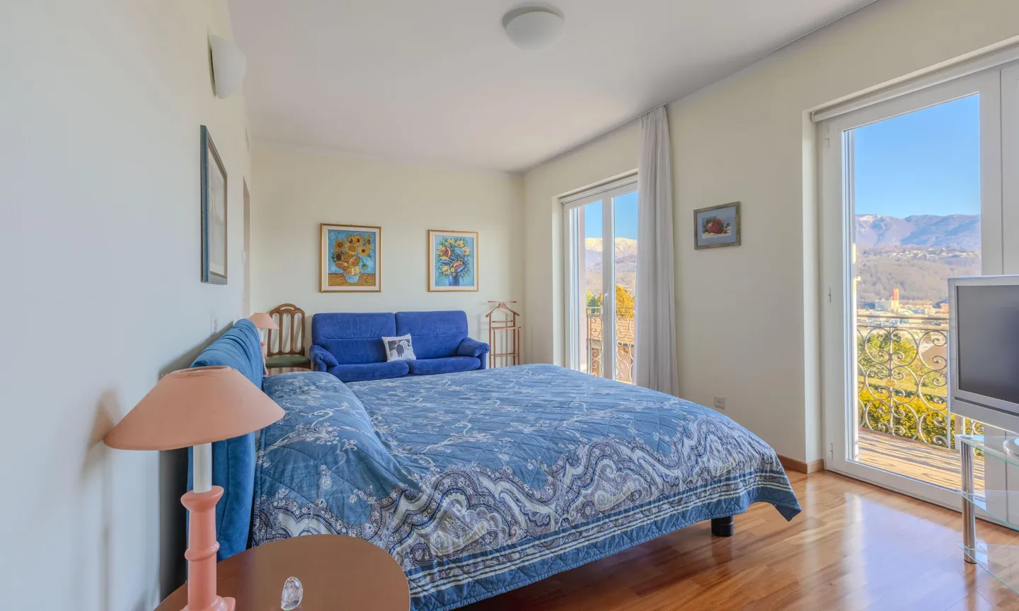 EXKLUSIVE VILLA MIT 8 ZIMMERN, POOL UND DEPENDANCE IN MANNO - Foto 6 von 9