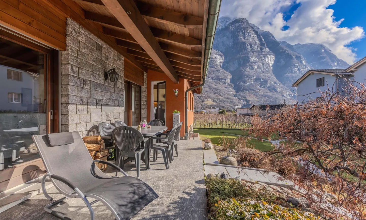 Villa fascinante de 4,5 pièces avec jardin à Biasca - Photo 2 sur 9