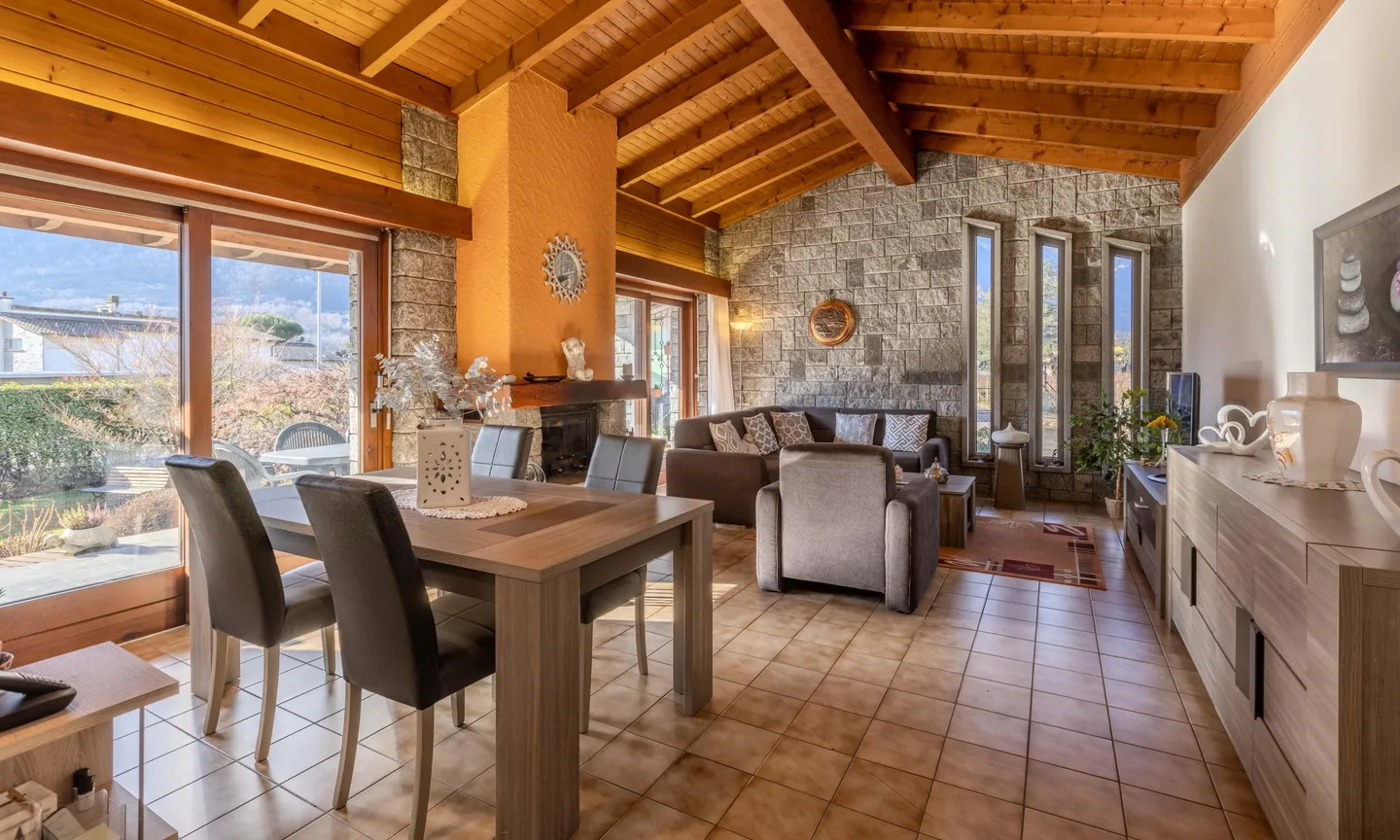 Villa fascinante de 4,5 pièces avec jardin à Biasca - Photo 1 sur 9