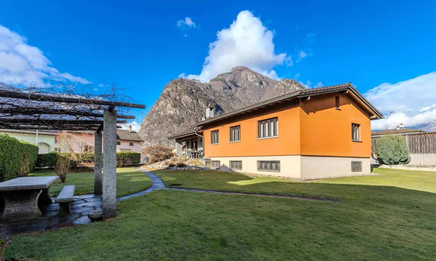 Villa fascinante de 4,5 pièces avec jardin à Biasca - Photo 9 sur 9