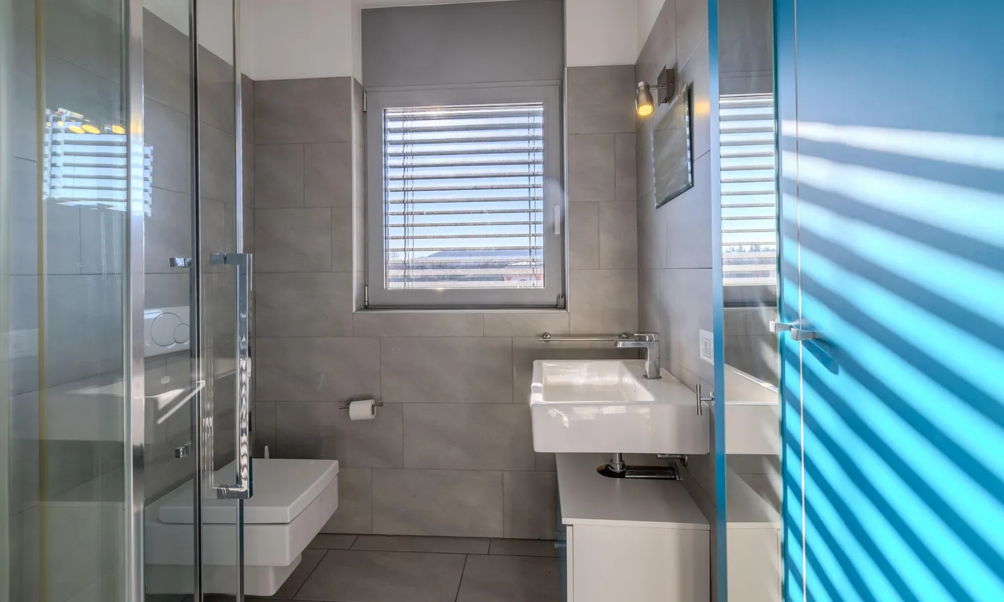 MODERN AND SPACIOUS 4.5 ROOMS WITH TERRACE IN MENDRISIO - Photo 7 of 9