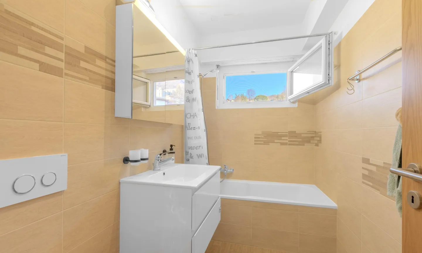 APPARTEMENT SPACIEUX 4.5 PIÈCES AVEC TERRASSE À CADRO - Photo 9 sur 9