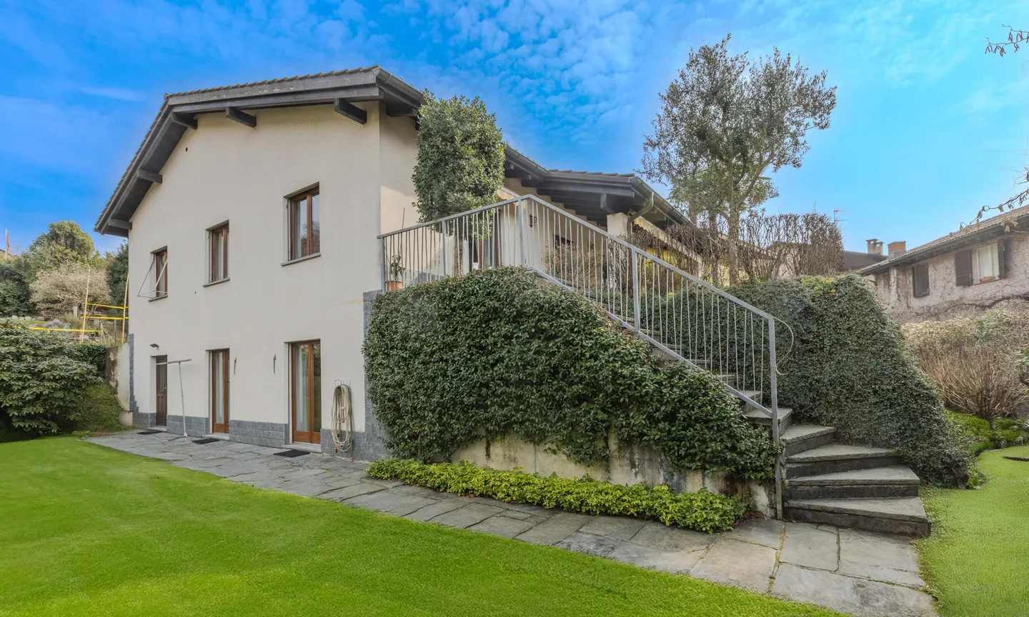 BELLISSIMA CASA UNIFAMILIARE 5.5 LOCALI AMPLIABILE A MUZZANO - Foto 1 di 9