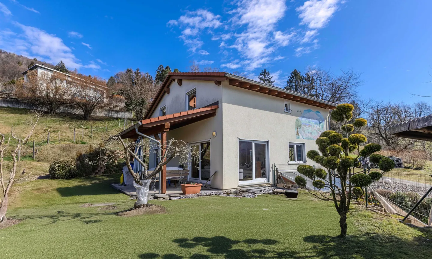 BEAUTIFUL 5.5-ROOM HOUSE WITH GARDEN IN BANCO - Photo 1 of 9