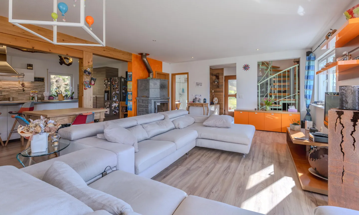 WUNDERBARES CHARMEHAUS MIT 5.5 ZIMMERN UND GARTEN IN BANCO - Foto 1 von 9