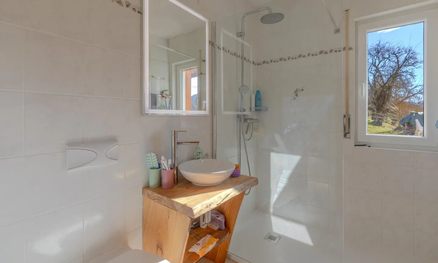 STUNNENDE UND GERÄUMIGE VILLA MIT 5,5 ZIMMERN UND GARTEN IN BANCO - Foto 7 von 13