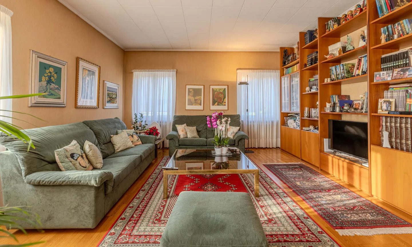 SPAZIOSA CASA UNIFAMILIARE 10 LOCALI A MORBIO INFERIORE - Foto 1 di 9