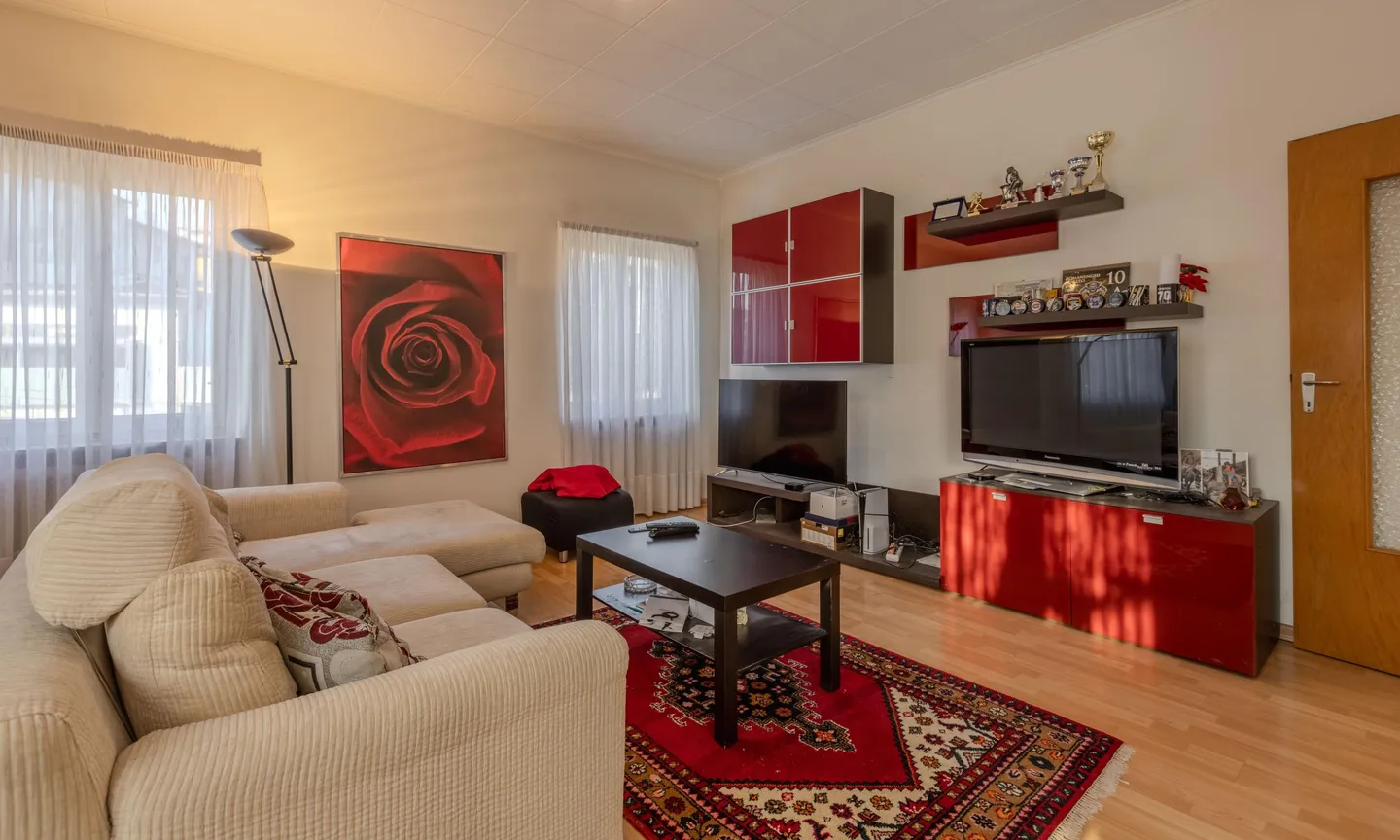 SPACIOUS AND BRIGHT VILLA WITH 10 ROOMS IN MORBIO INFERIORE - Photo 1 of 11